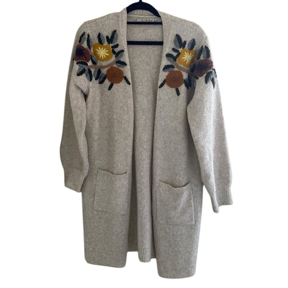 boundless north Sweaters - Boundless North Long Tan Cardigan Floral size Small